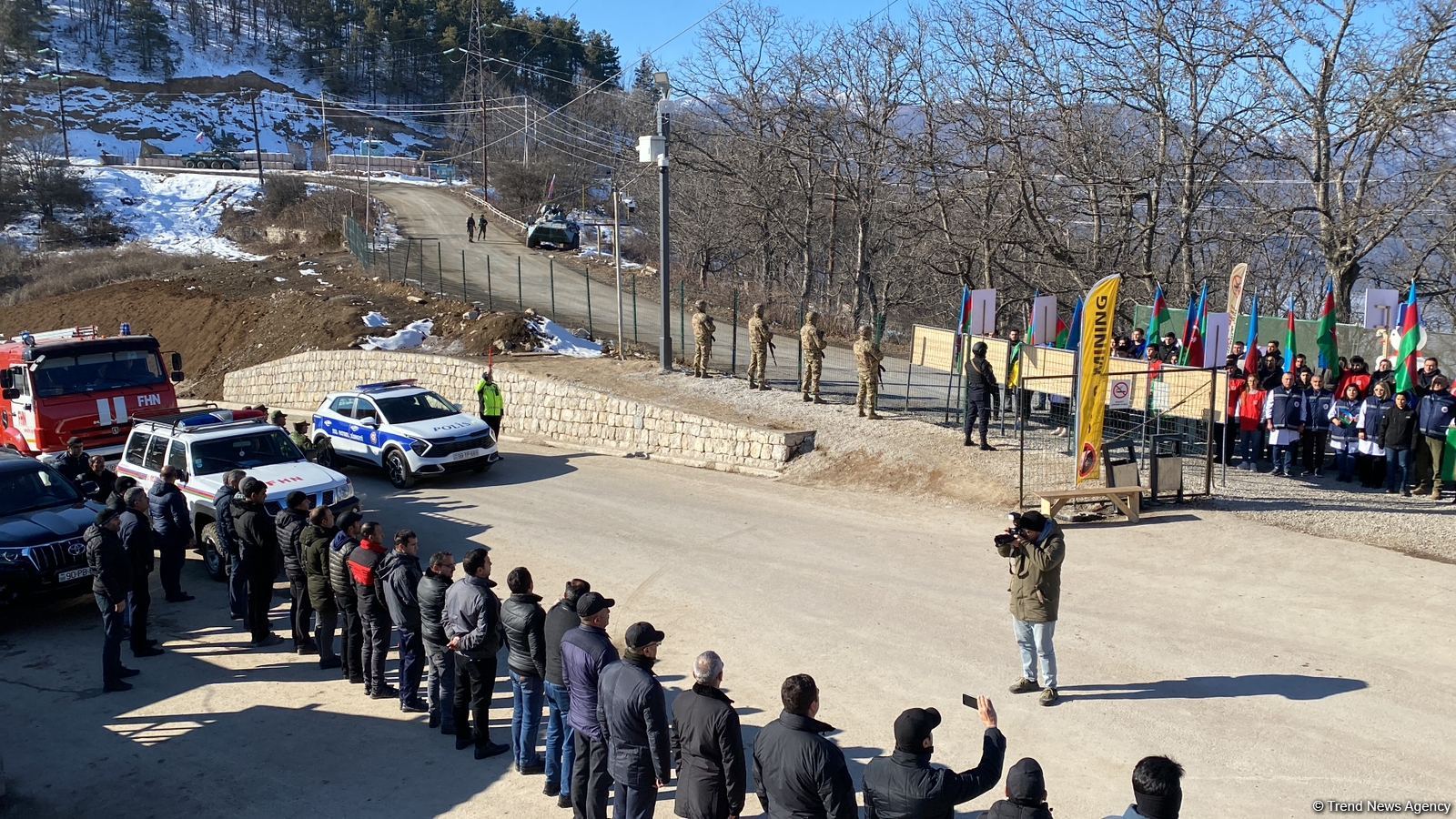 Peaceful protestors on Azerbaijan's Lachin-Khankendi road honor memory of January 20 martyrs with minute of silence (PHOTO)