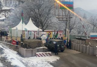 Another car of Russian peacekeepers drives freely along Azerbaijan's Lachin-Khankendi road (PHOTO)