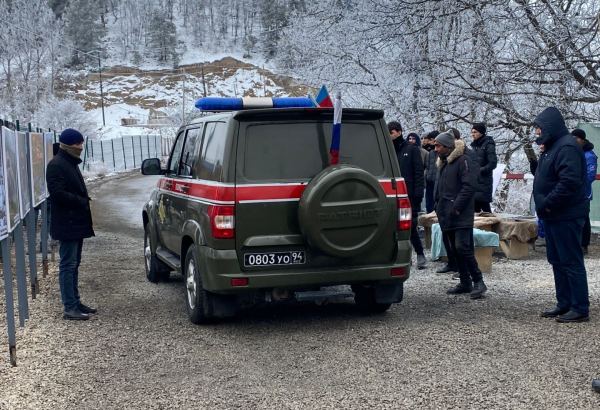 Another car of Russian peacekeepers drives freely along Azerbaijan's Lachin-Khankendi road