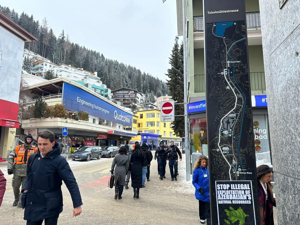 Action in support of Azerbaijani environmental activists held in Davos (PHOTO)