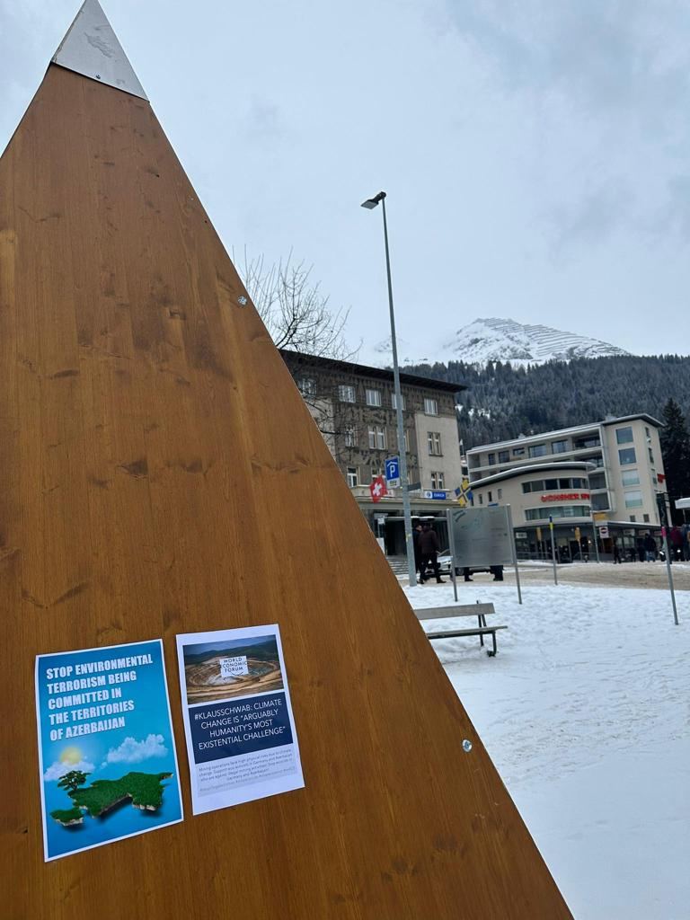 Action in support of Azerbaijani environmental activists held in Davos (PHOTO)