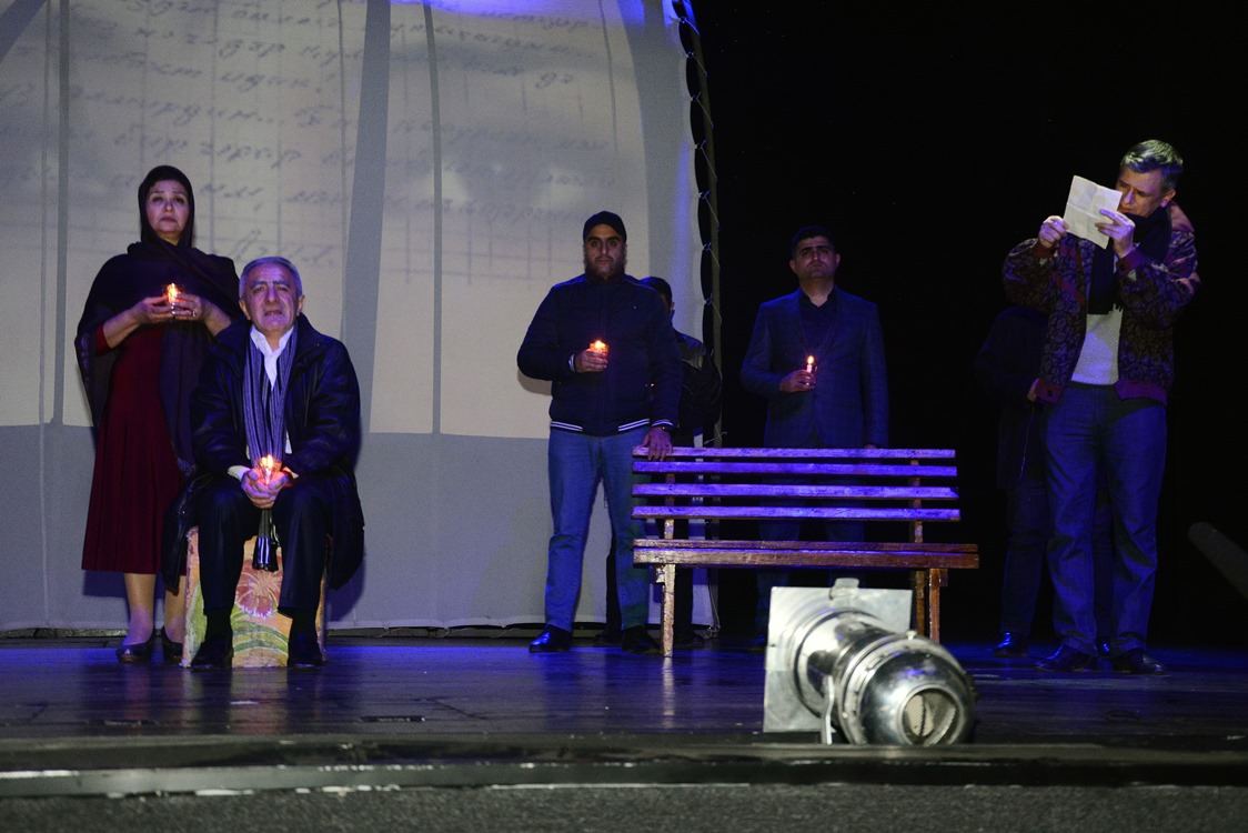 Gənc Tamaşaçılar Teatrında 20 yanvar şəhidləri anılıb (FOTO)