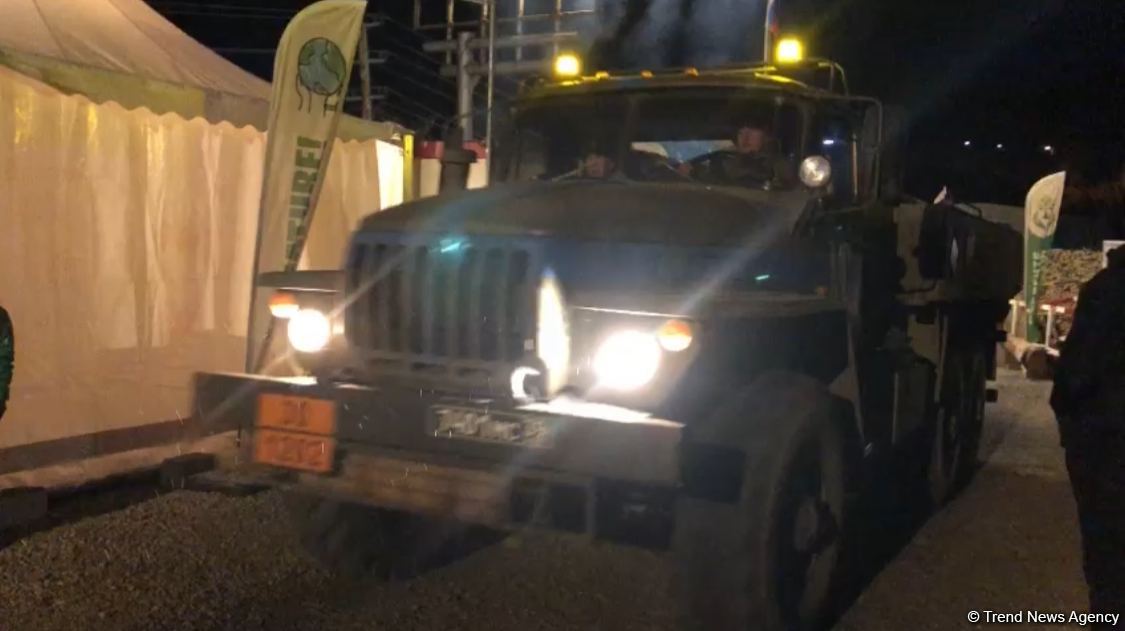 По Лачинской дороге беспрепятственно проехали еще два грузовых автомобиля миротворцев (ФОТО)