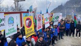 Мирная акция протеста на Лачинской дороге продолжается (ФОТО)