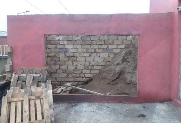 Qaradağ rayonunda qanunsuz inşa edilmiş tikili söküldü (FOTO)
