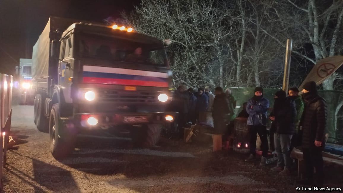 Rusiya sülhməramlılarına məxsus daha 6 avtomobil Laçın yolundan keçib (FOTO)