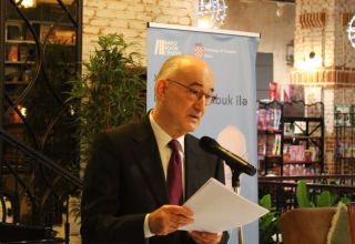 "Зефир" – в Баку представлена книга хорватского поэта, переведенная на азербайджанский язык (ФОТО)