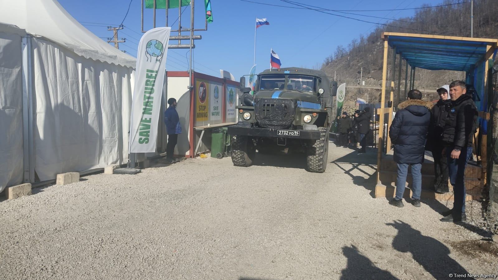 Rusiya sülhməramlılarına aid daha 3 maşın Laçın yolundan keçib (FOTO)