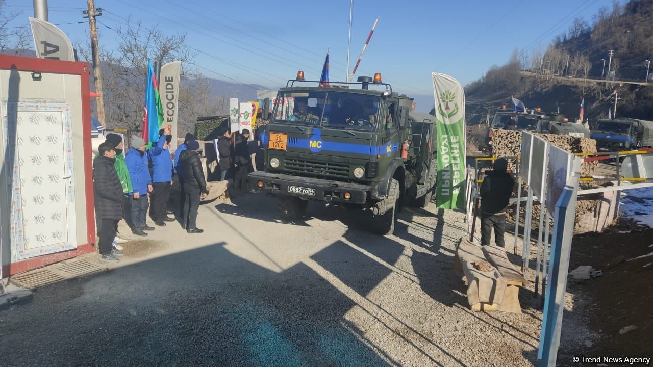 More vehicles of Russian peacekeepers freely pass along Azerbaijani Lachin-Khankendi road (PHOTO)