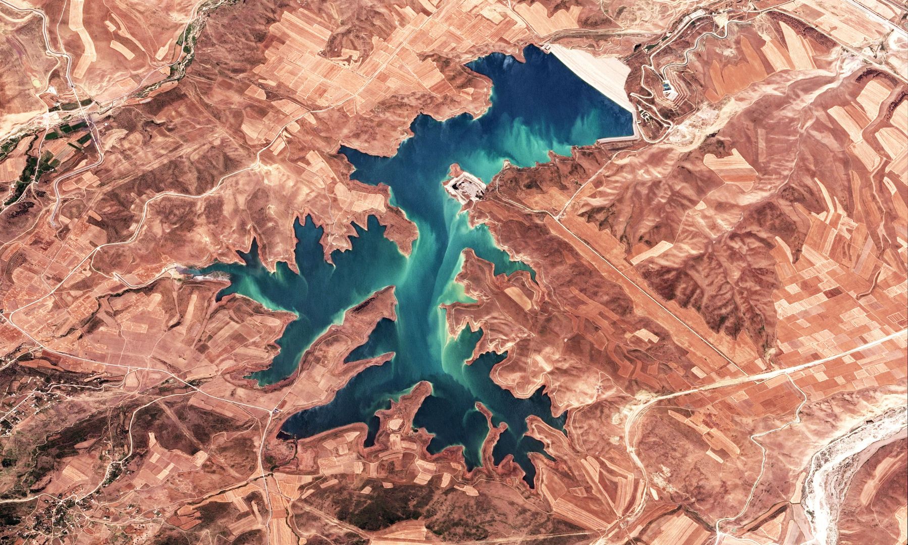Азербайджан мониторит водные ресурсы Карабаха из космоса