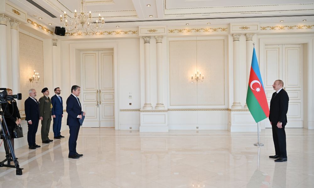 President Ilham Aliyev receives credentials of new Ambassador of Greece to Azerbaijan (PHOTO/VIDEO)