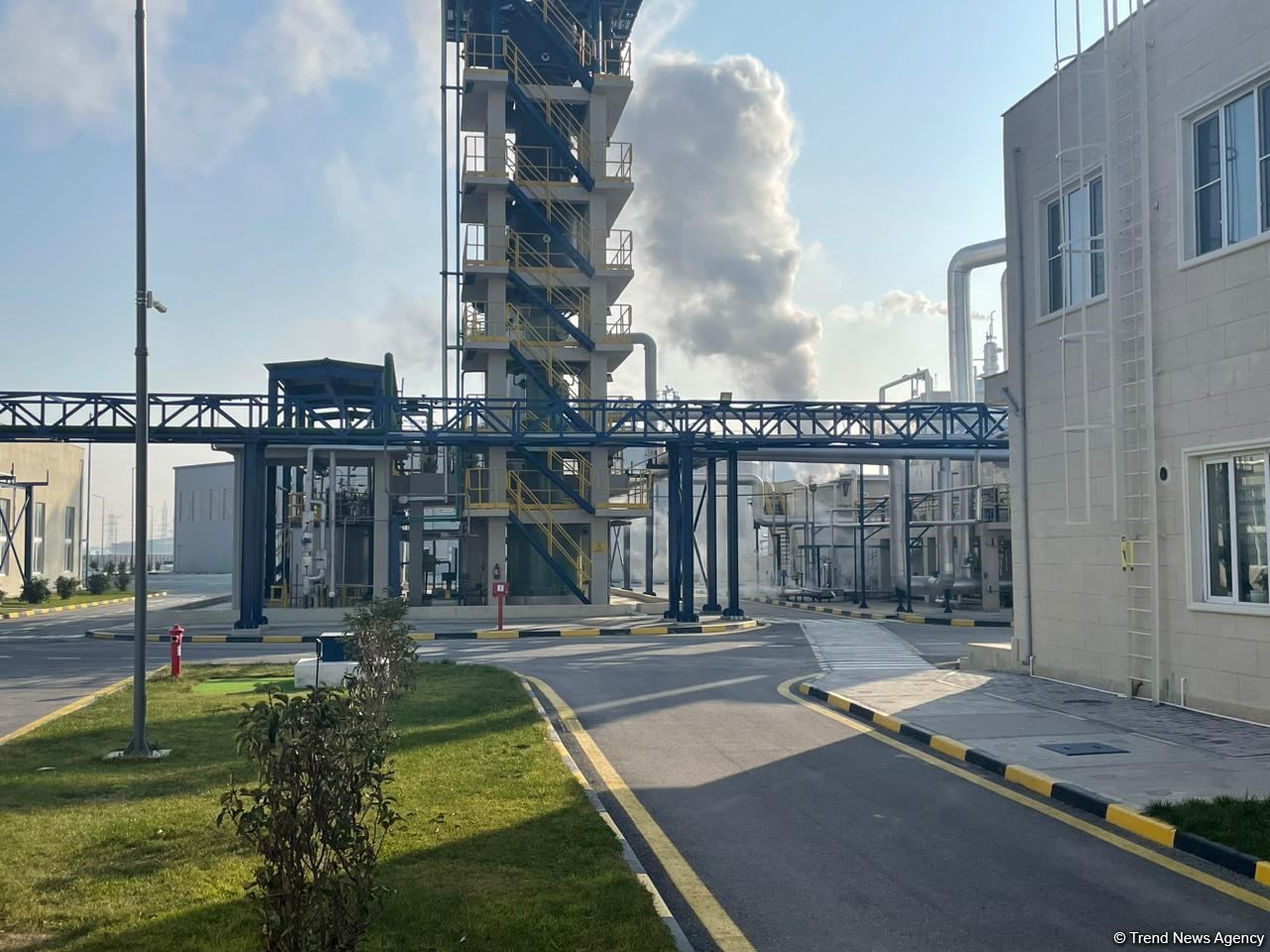 Azerbaijani sulfuric acid producer to start exporting products to Georgia (PHOTO)