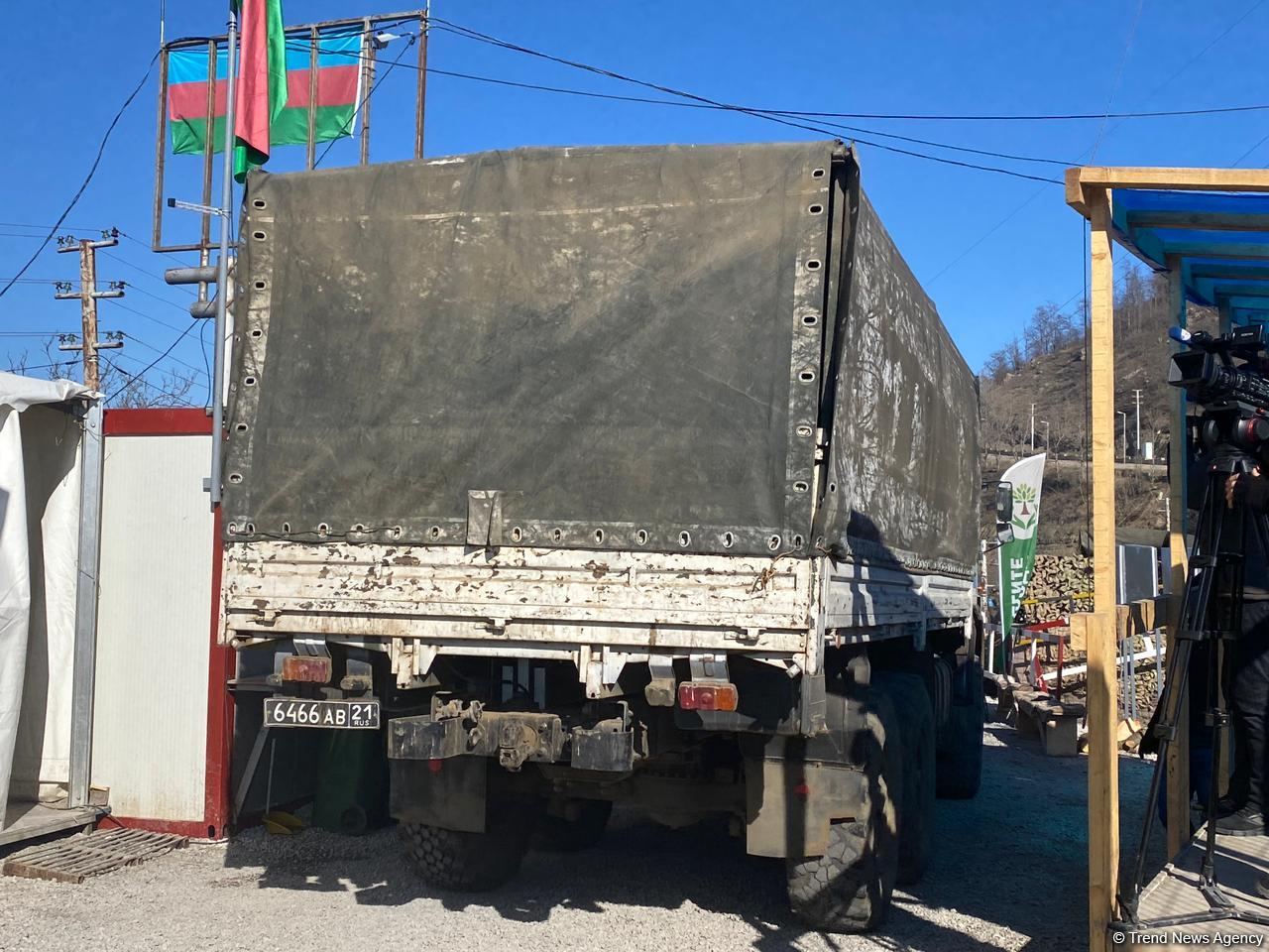 Two more supply vehicles of Russian peacekeepers pass freely along Azerbaijan's Lachin-Khankendi road (PHOTO)