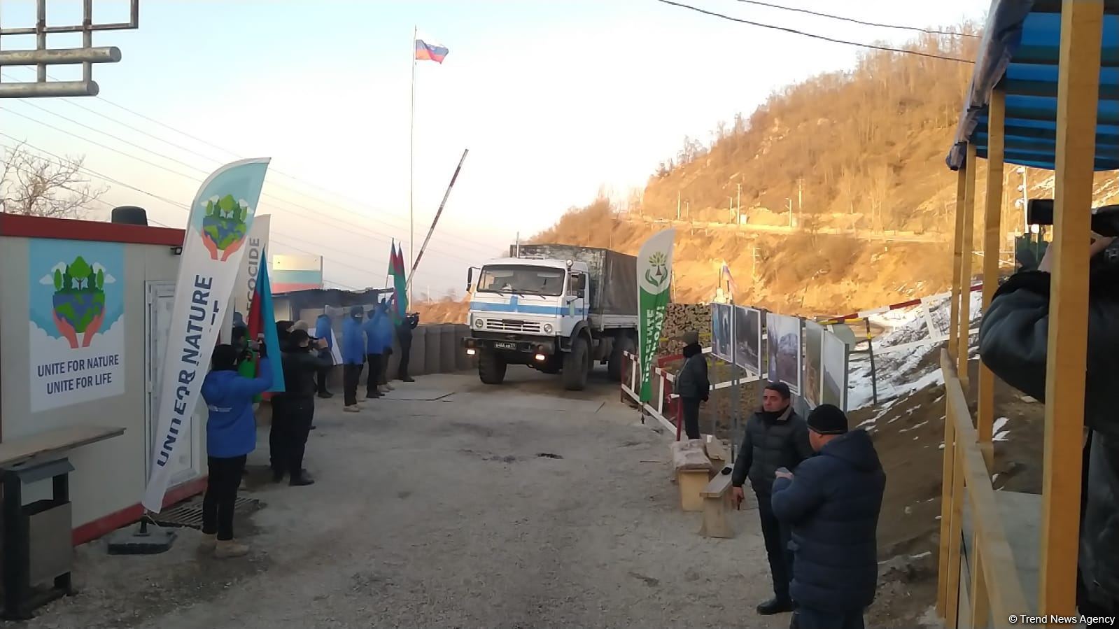 Rusiya sülhməramlılarına aid daha 2 avtomobil Laçın yolundan keçib (FOTO)