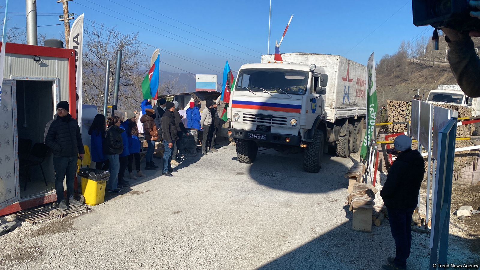 Supply vehicles of Russian peacekeepers drive freely along Azerbaijan's Lachin-Khankendi road (PHOTO)