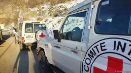 По Лачинской дороге проехали семь автомашин Красного Креста (ФОТО)