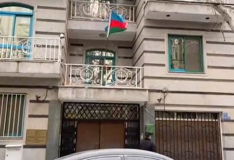 На посольство Азербайджана в Иране совершено вооруженное нападение, есть погибший, нападавший задержан (ФОТО/ВИДЕО)