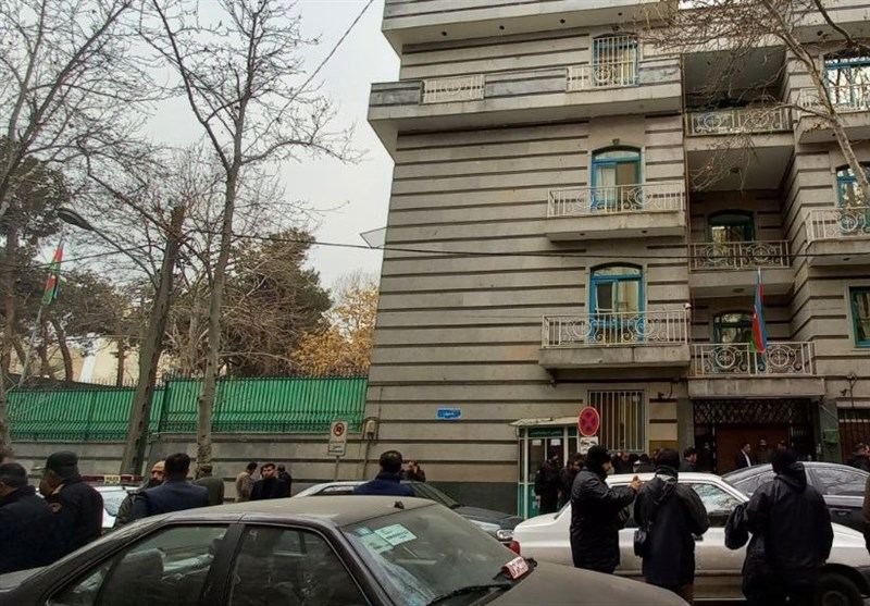 Police makes no attempt to prevent attack on Azerbaijani Embassy in Iran