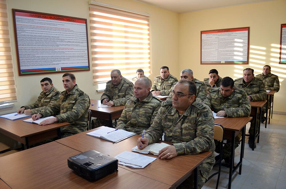 В азербайджанской армии проводится учебный курс с участием британских специалистов (PHOTO)