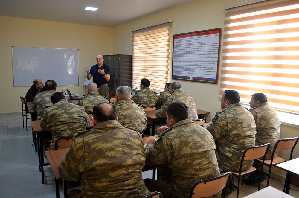 В азербайджанской армии проводится учебный курс с участием британских специалистов (PHOTO)