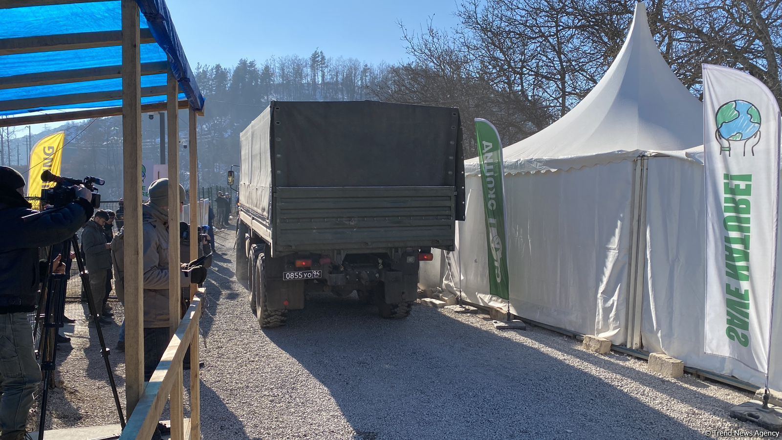 Another truck of Russian peacekeepers passes freely along Azerbaijan's Lachin-Khankendi road (PHOTO)