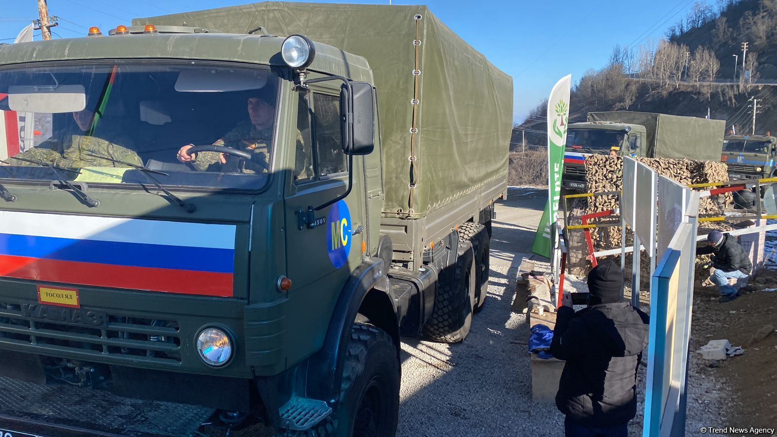 Convoy of Russian peacekeepers passes freely along Azerbaijan's Lachin-Khankendi road (PHOTO)