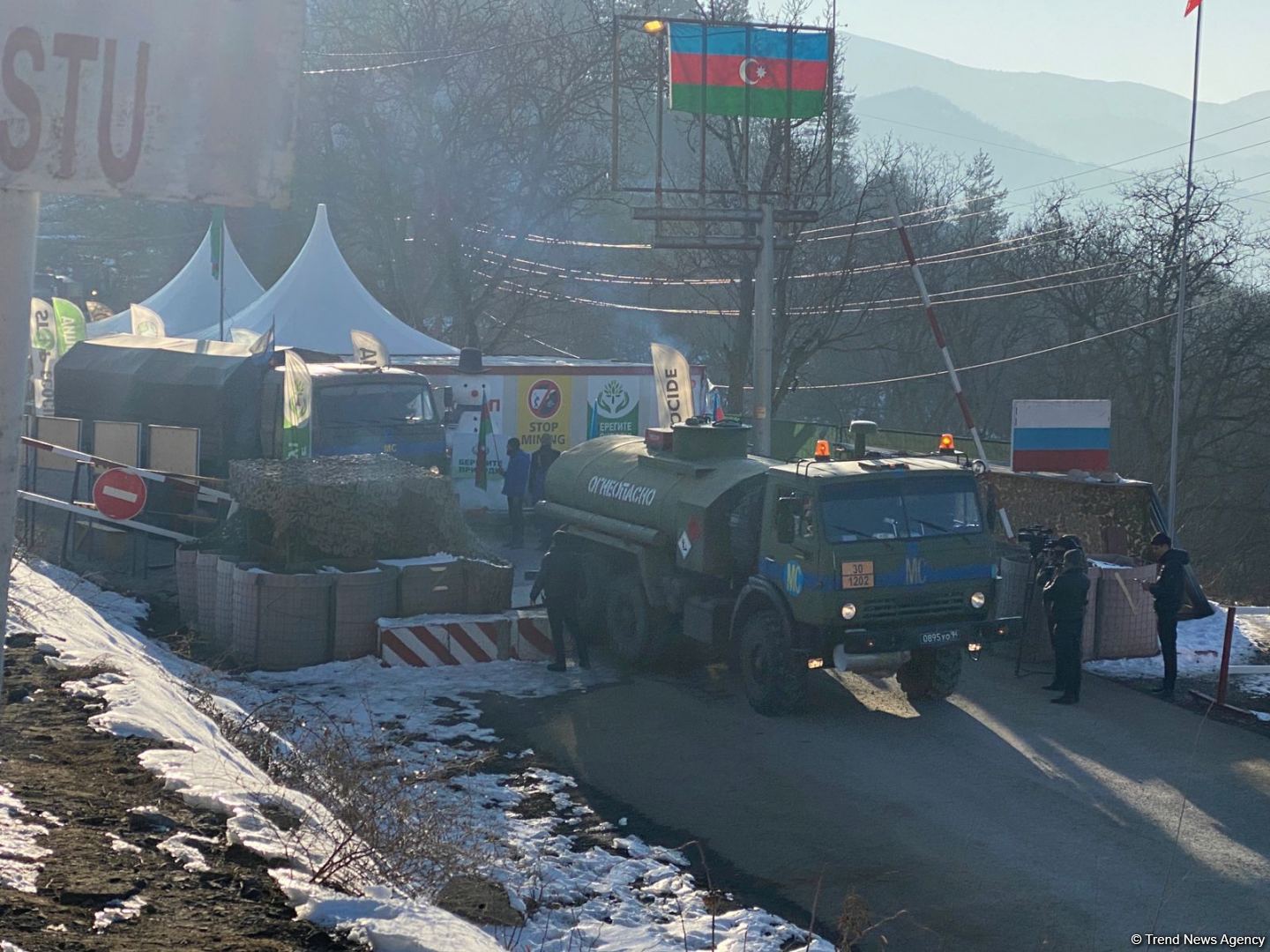 Rusiya sülhməramlılarına aid daha 7 avtomobil Laçın yolundan keçib (FOTO)