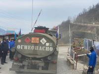По Лачинской дороге проехали 13 автомашин снабжения РМК (ФОТО)
