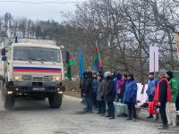 По Лачинской дороге проехали 13 автомашин снабжения РМК (ФОТО)