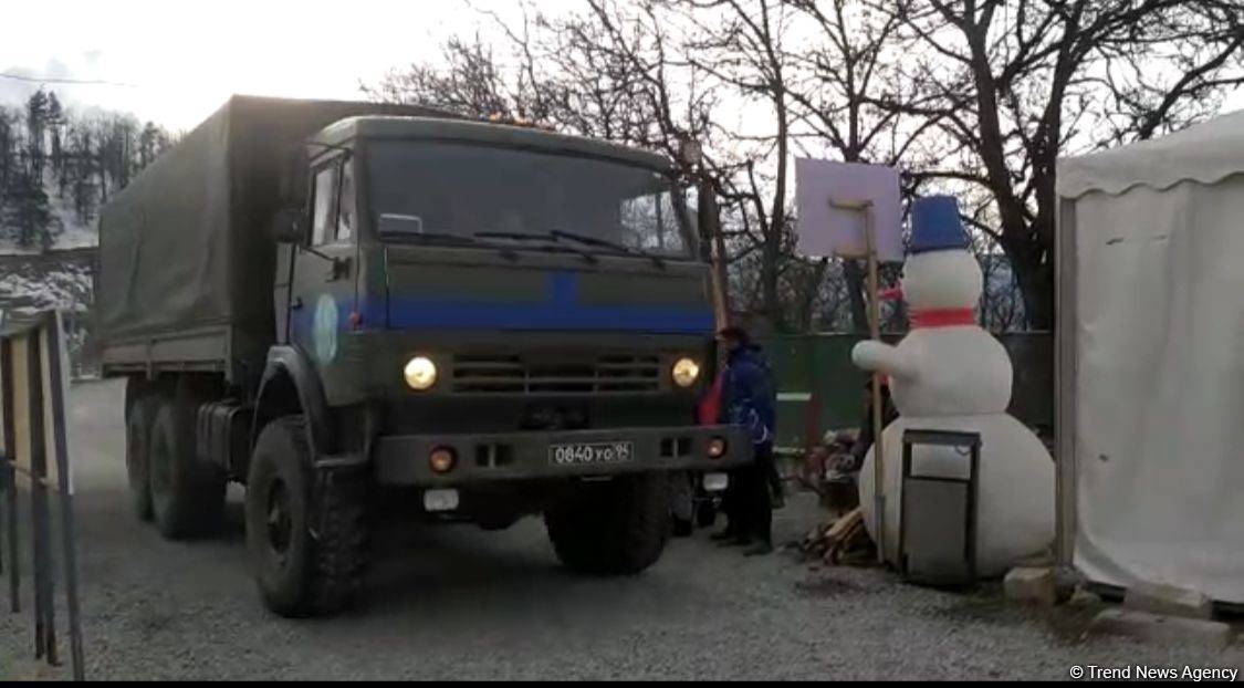 Rusiya sülhməramlılarına aid daha bir avtomobil Laçın yolundan keçib (FOTO)