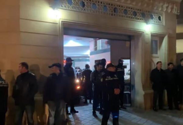 Тело Орхана Аскерова привезли в мечеть Тезепир