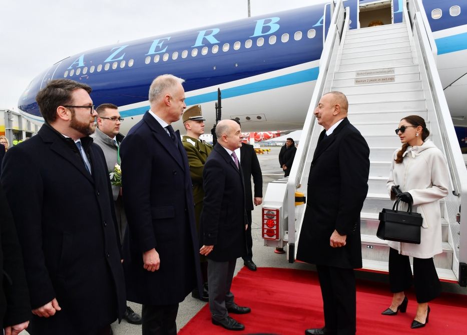 Президент Ильхам Алиев и Первая леди Мехрибан Алиева прибыли в Венгрию (ФОТО/ВИДЕО)