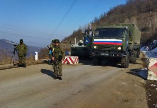 Four more vehicles of Russian peacekeepers pass freely along Azerbaijan's Lachin-Khankendi road (PHOTO)