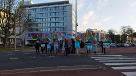 Azerbaijani diaspora activists gather in front of Peace Palace in The Hague (PHOTO)