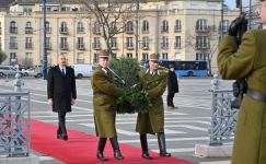 President Ilham Aliyev visits grave of Unknown Soldier in Budapest (PHOTO/VIDEO)