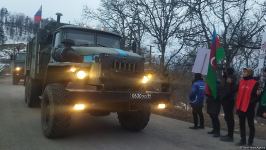 Rusiya sülhməramlılarına aid daha 6 avtomobil Laçın yolundan keçib (FOTO)