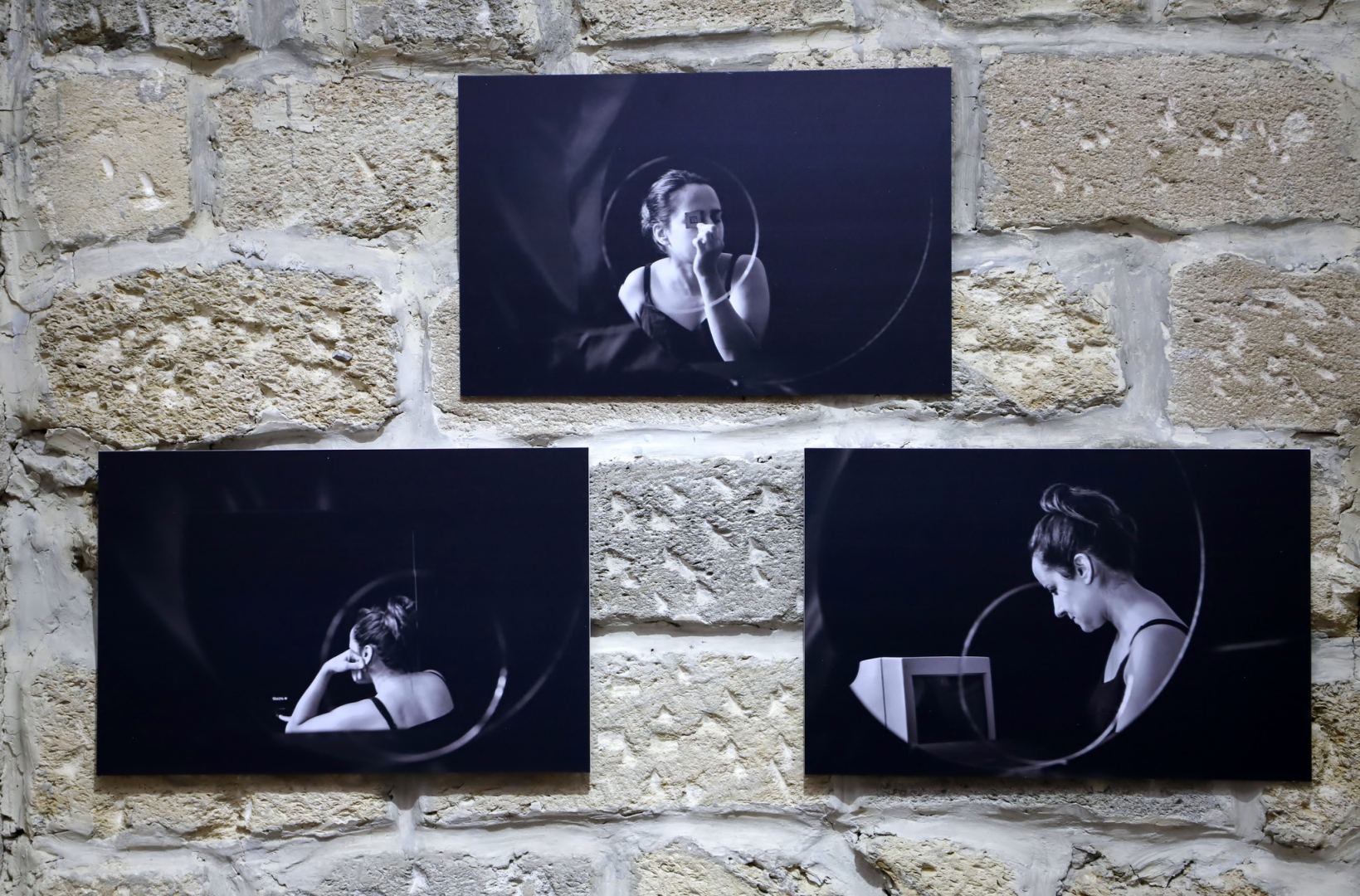 Зеркала, символизирующие путешествие во времени – выставка работ Хюльи Аккая в Баку (ФОТО)