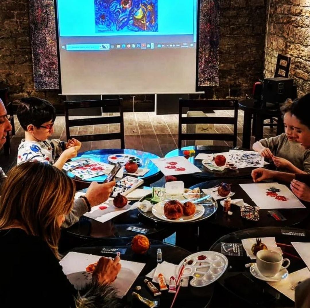 Плоды граната на полотнах Тогрула Нариманбекова – творческое мероприятие в Баку (ФОТО)