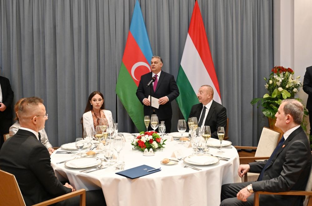 В Будапеште дан официальный обед в честь Президента Ильхама Алиева и Первой леди Мехрибан Алиевой (ФОТО/ВИДЕО)