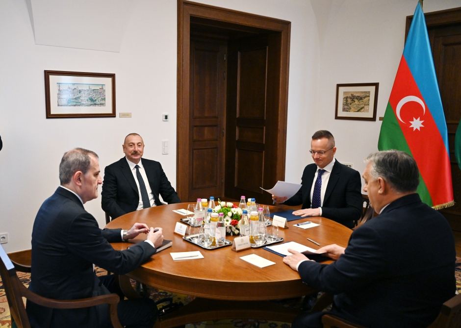 President Ilham Aliyev meets Hungarian PM in limited format (PHOTO/VIDEO)