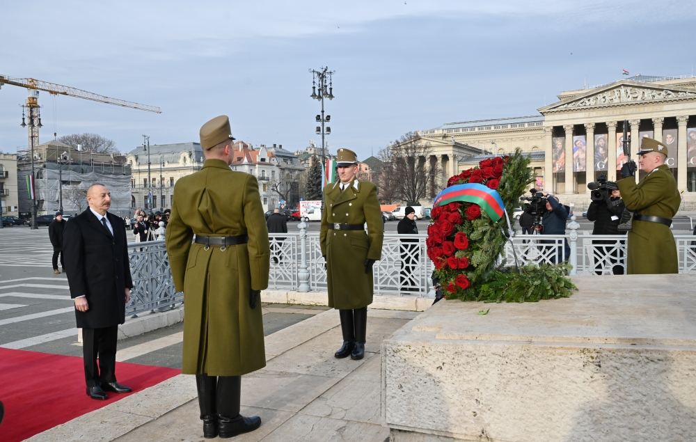 Президент Ильхам Алиев посетил могилу неизвестного солдата в Будапеште (ФОТО/ВИДЕО)