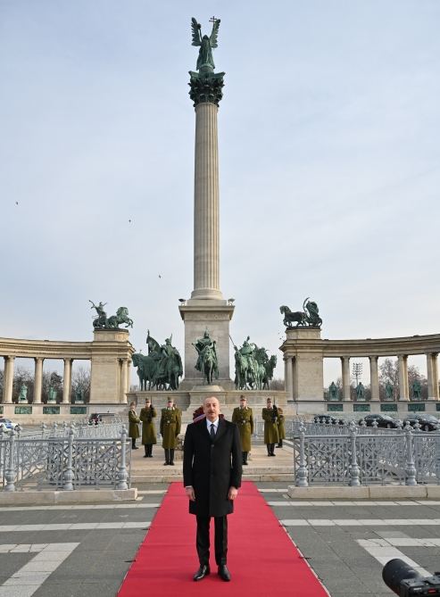 Президент Ильхам Алиев посетил могилу неизвестного солдата в Будапеште (ФОТО/ВИДЕО)