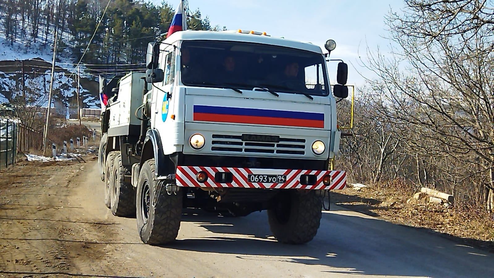 Rusiya sülhməramlılarına aid daha 4 avtomobil Laçın yolundan keçib (FOTO)