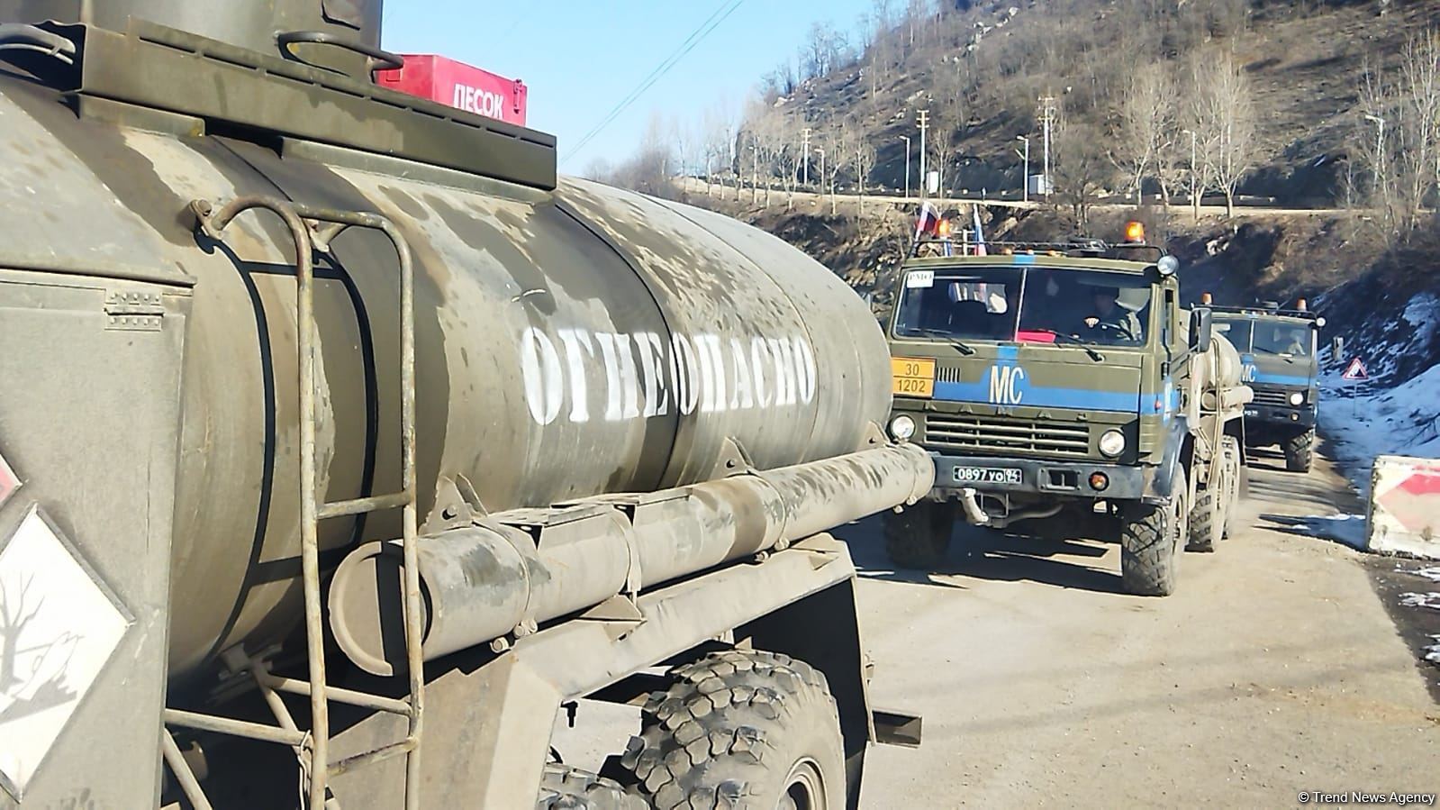 Four more vehicles of Russian peacekeepers pass freely along Azerbaijan's Lachin-Khankendi road (PHOTO)