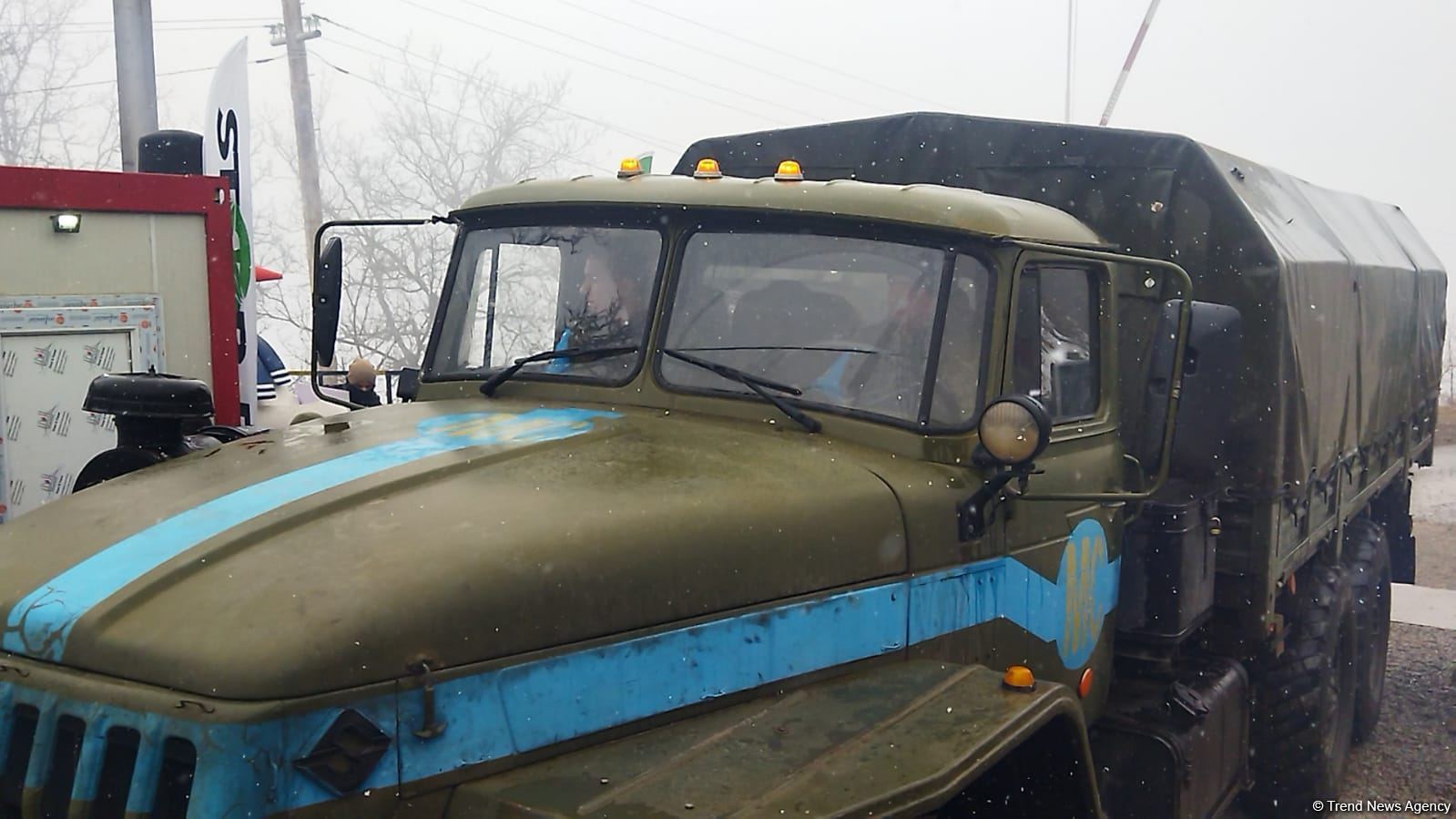 Russian peacekeepers' vehicles pass along Lachin-Khankendi road in both directions (PHOTO)