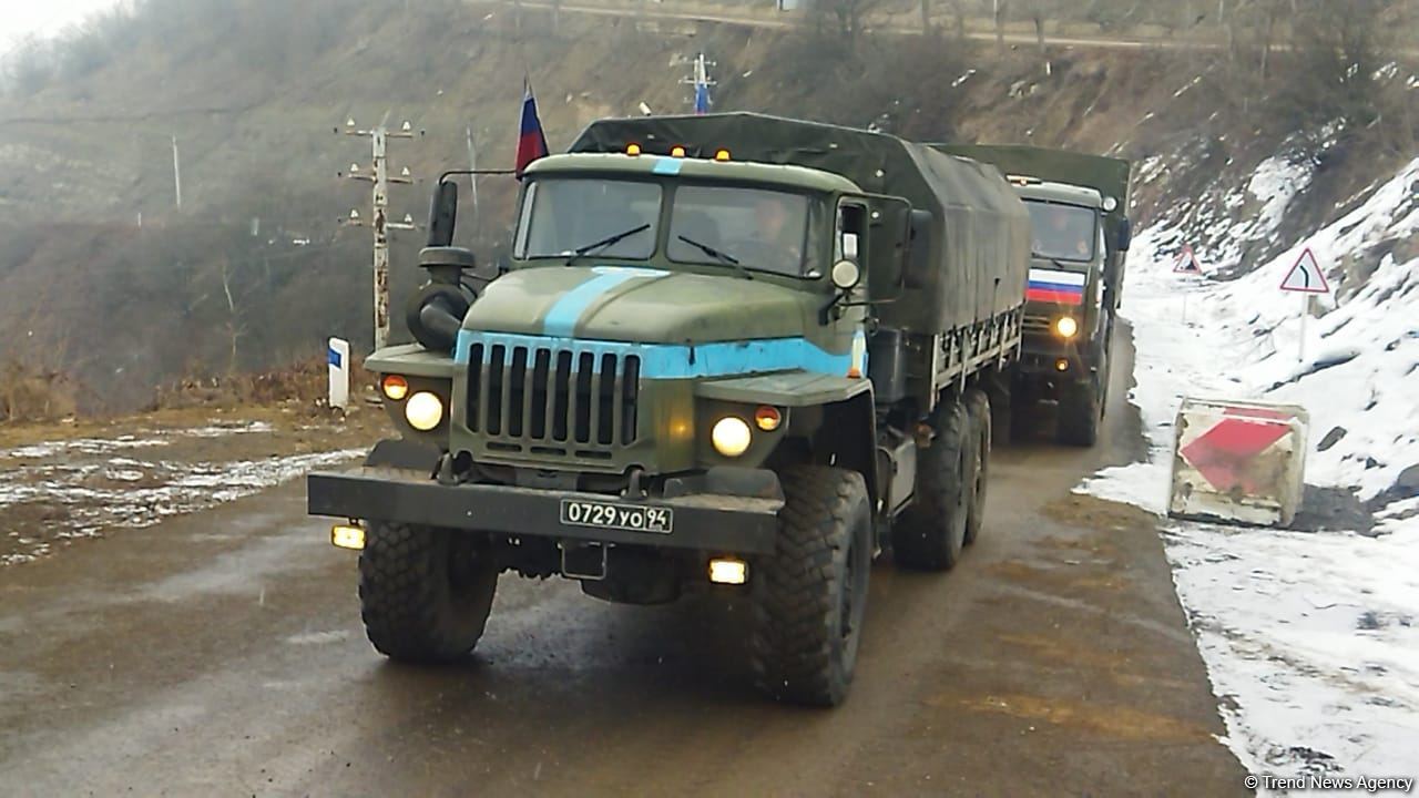 По Лачинской дороге проехали три автомобиля снабжения РМК (ФОТО)