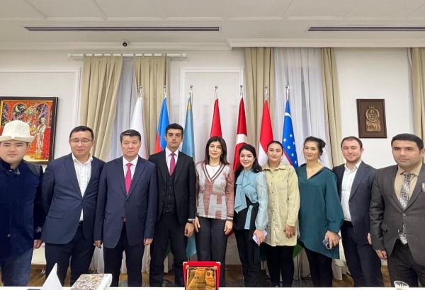 В Баку прошла встреча с молодыми поэтами и писателями тюркских государств (ФОТО)