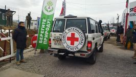 По Лачинской дороге проехали автомобили Красного Креста (ФОТО)
