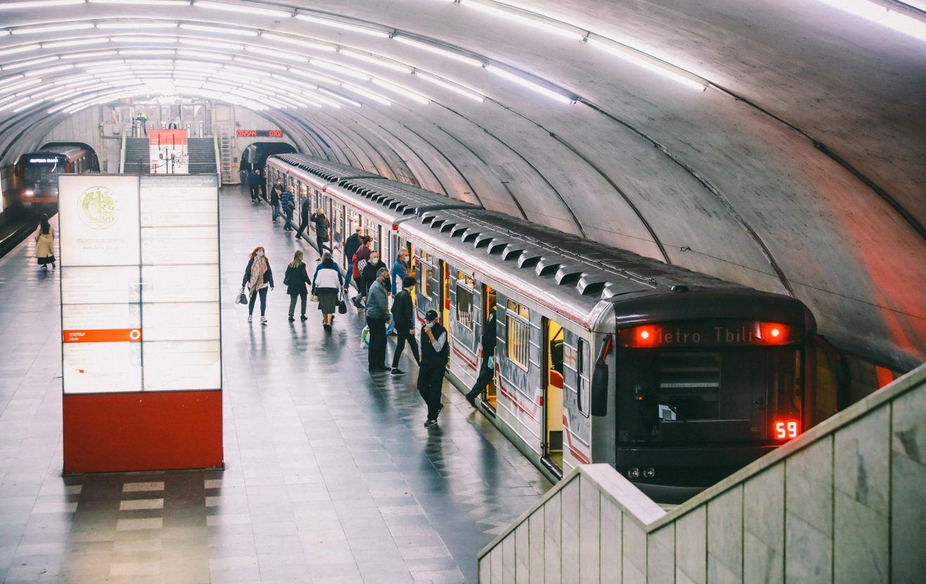 В Тбилиси обновят еще 12 станций метро