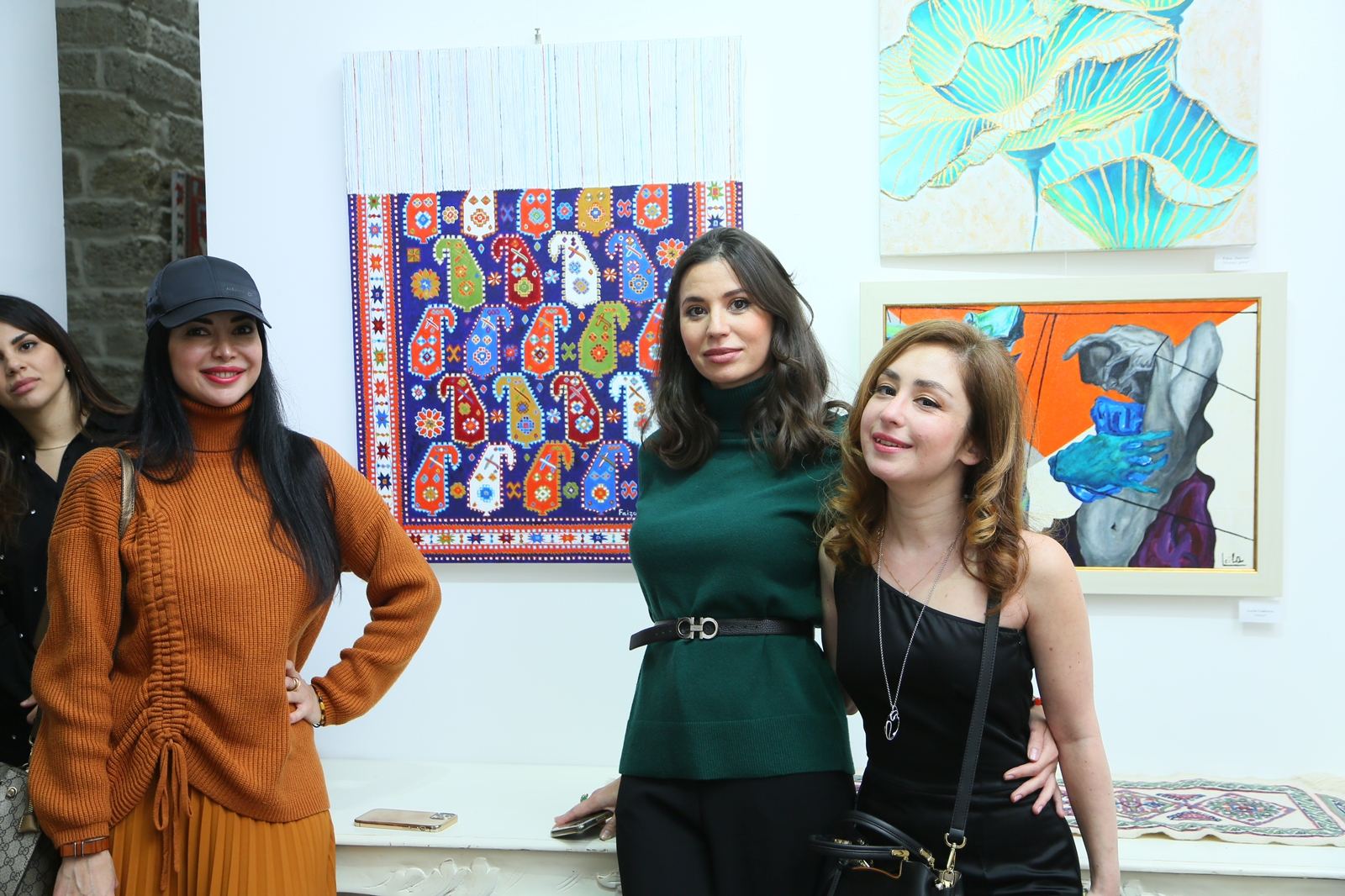 Дню молодежи посвящается: открылась выставка работ молодых азербайджанских художников (ФОТО)